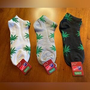 Socks! 6 Pairs of Women’s 4 20  Leaf Print Socks. NWT